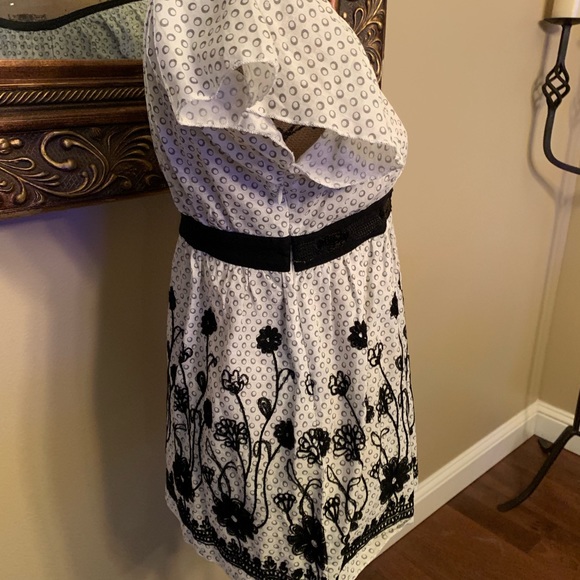 Embroidered Flower Empire Waist Square Neck Tunic - Picture 5 of 8